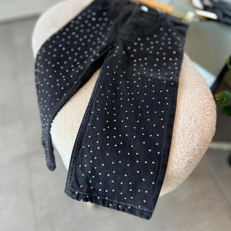 Kısa Paça Taşlı Jean Pantolon