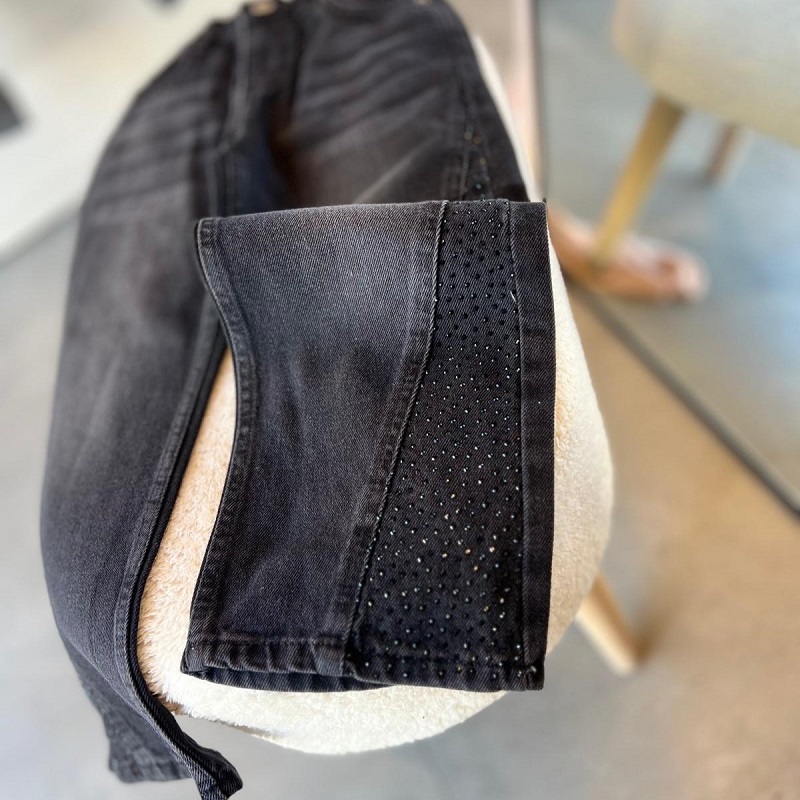 Paça Taş Detaylı Jean Pantolon görsel 3