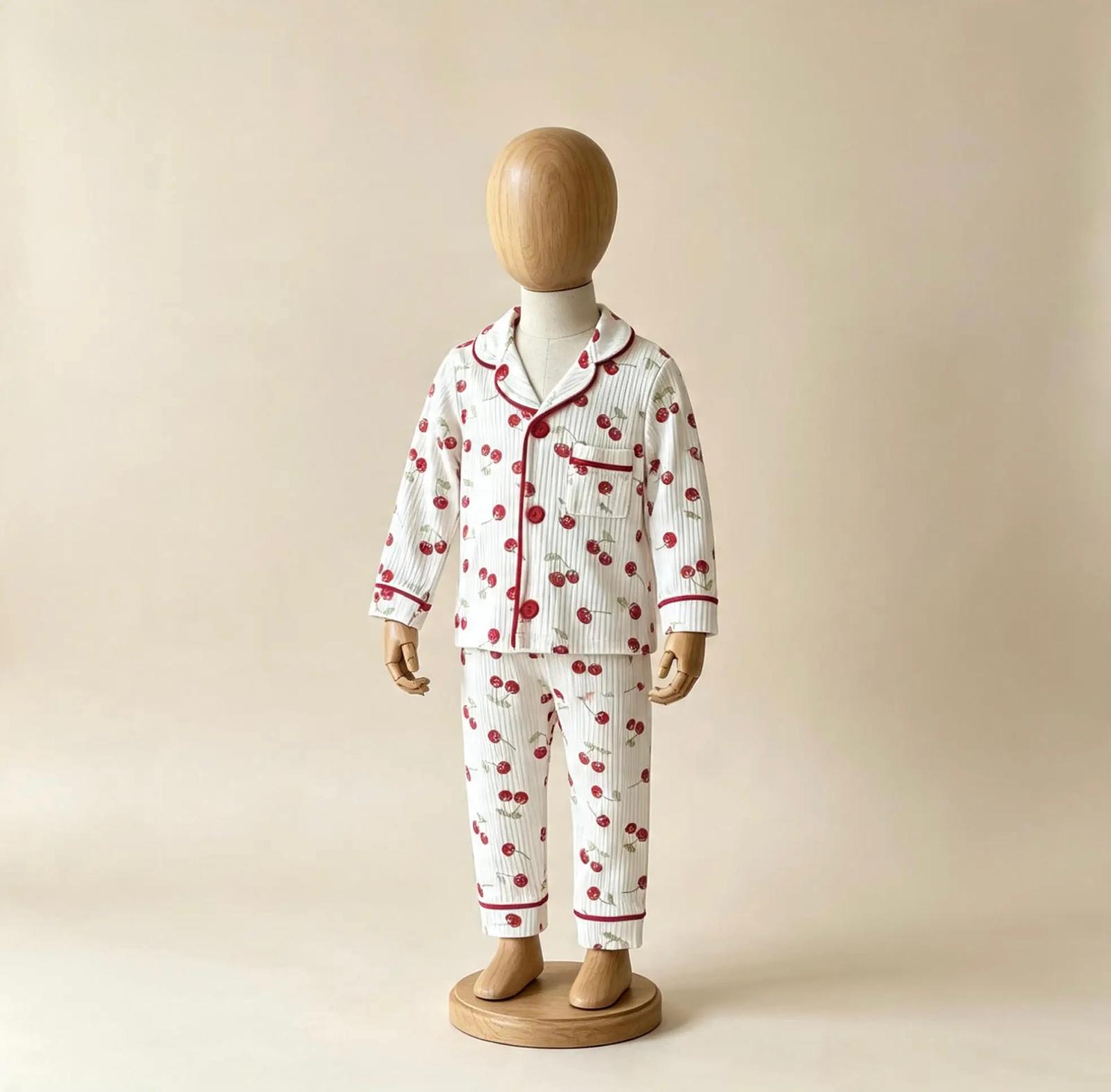 Düğmeli kirazlı pijama takımı